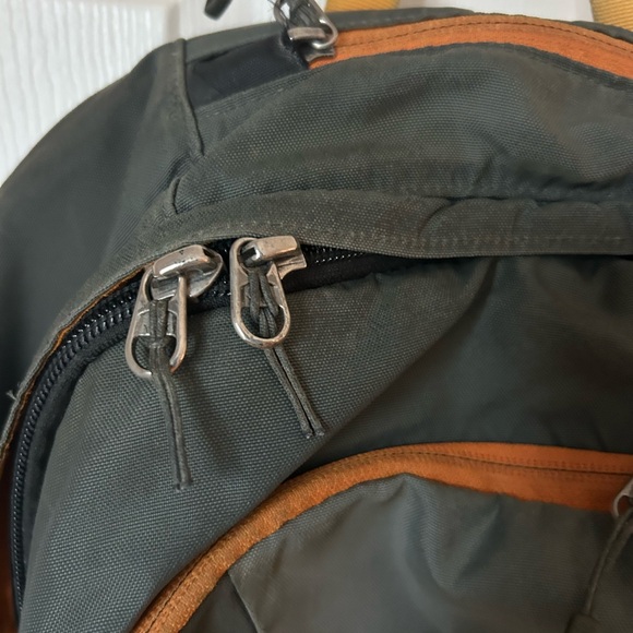 Patagonia Green and Orange Backpack 28L - Picture 6 of 11